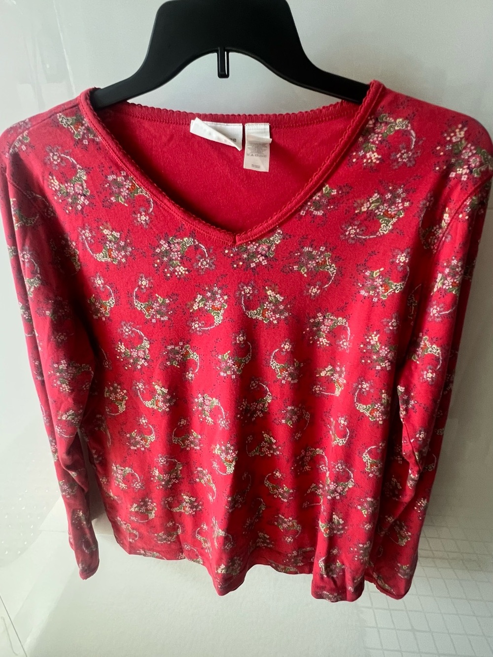 LIz Claiborne Large red floral patter long sleeve t-shirt v neck